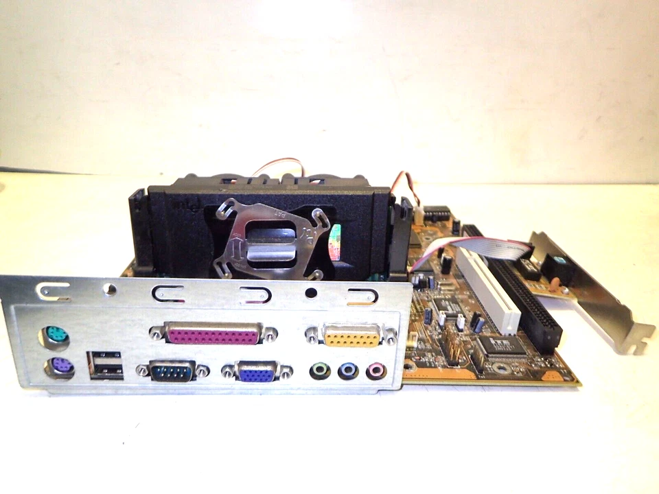 Placa madre PC MB-M741LMRT Pentium-III Socket 370+ ranura-1 600 MHz con ISA Foto 2 de 4