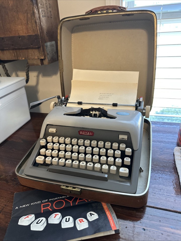The Royal Futura 800's two-tone grey space-age styling is a direct product of the Space Race era — a very giftable, display-worthy piece at an accessible price.