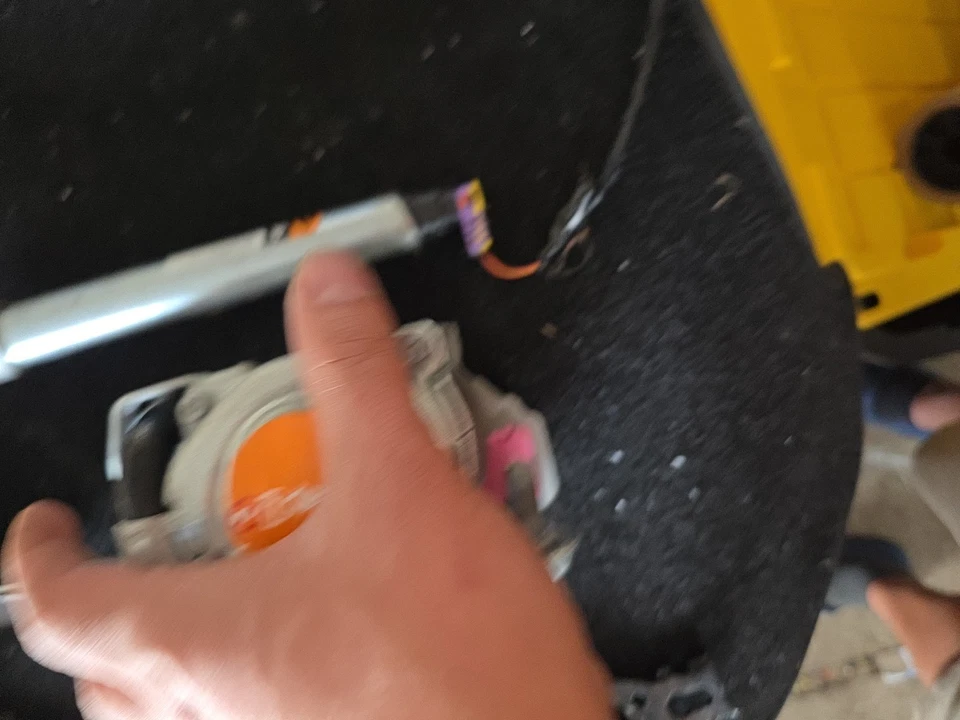 Chevrolet Malibu 2016-2019 conjunto retractor cinturón de seguridad delantero conductor marrón oscuro Foto 2 de 4