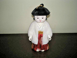 Vintage Global Art Japanese Geisha Doll Figurine White Beaded Kimono Japan