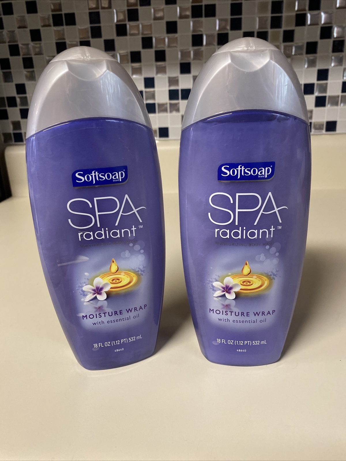 TWO Softsoap SPA RADIANT Body Moisture Wrap Essential Oil Wash 18 oz ea HTF