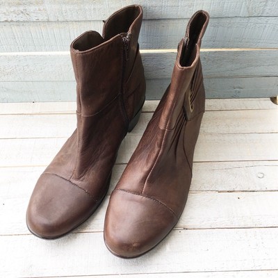 clarks womens ankle boots low heel