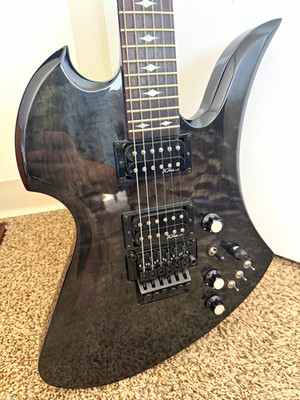 2013 Korea BC Rich Mockingbird ST w/ Roadrunner hard case