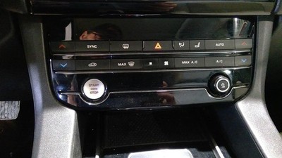 Used A/C Selector Switch fits: 2017 Jaguar F-pace front dash mounted w/o rear AC