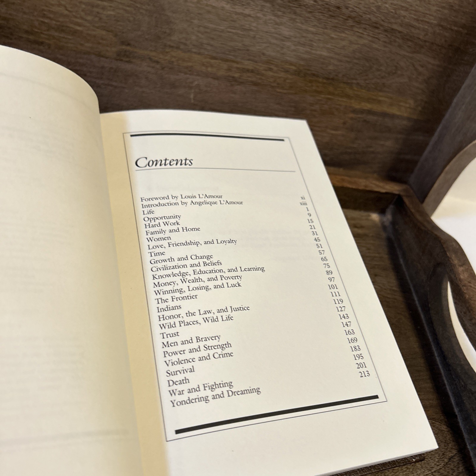 A Trail Of Memories, Education Of A Wondering Man NF Louis L’Amour Leatherette