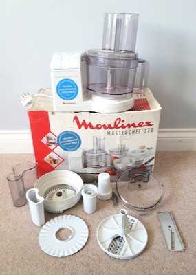Moulinex Masterchef 370 Küchenmaschine verpackt mit viel Zubehör.