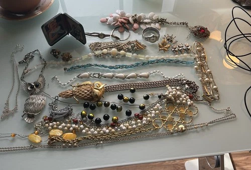 vintage costume jewelry large lot all wearable