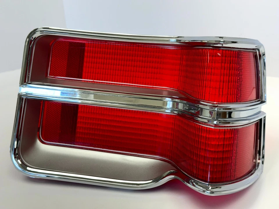 1975-1976 Dodge Charger SE Right Tail Light Lens W/ Chrome Bezel 3798254 NOS. - Image 4 of 4