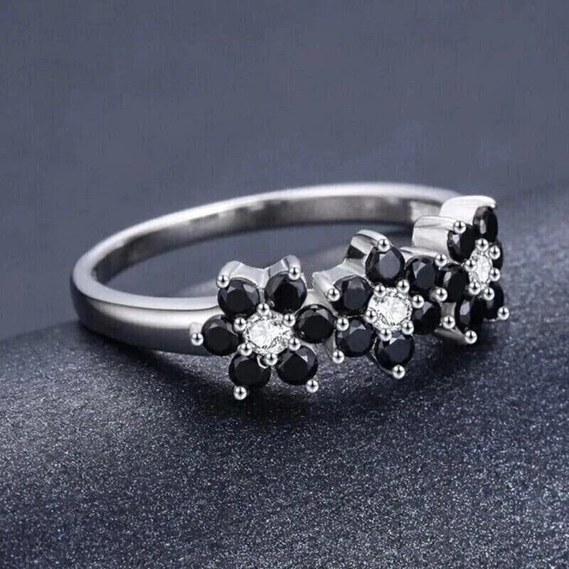 Anillo de flores negras de oro blanco de 14 quilates con diamantes creados en laboratorio de corte redondo de 1 quilate FN Foto 2 de 4