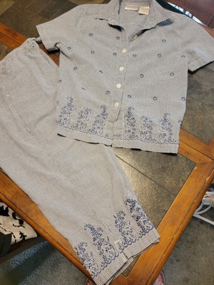 Vtg Erika Collection Seersucker Embroidered Capri Pants & Blouse Matching Outfit
