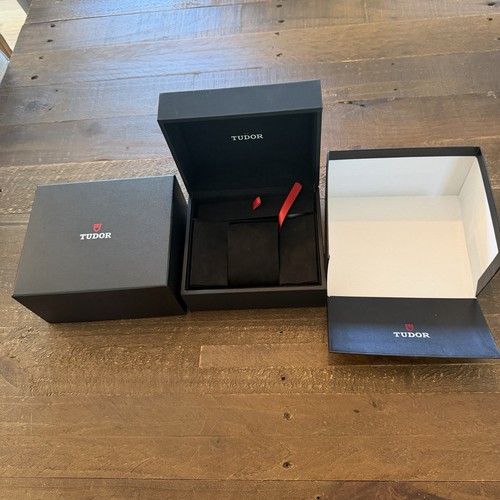 Tudor Black Watch Box Set: Red Bag (No Manuals)