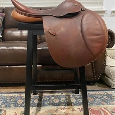 17” Pessoa Close Contact Jumping Saddle- Medium Tree