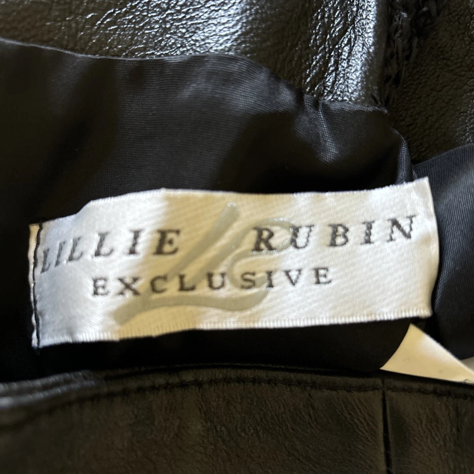 Falda de cuero negra exclusiva de Lillie Rubin con ribete dorado. En muy buen estado. Foto 3 de 4