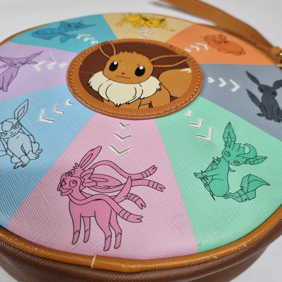 Cartera Bandolera Loungefly Pokemon Eevee Evolution Cantimplora Foto 2 de 4