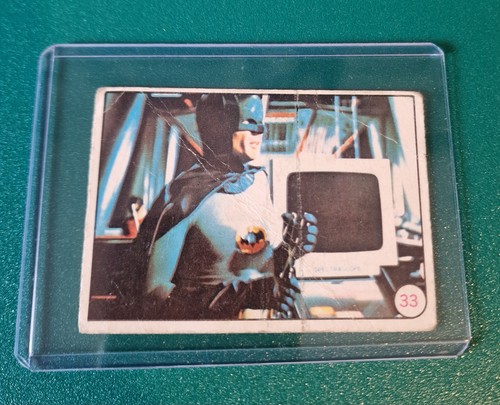 1966 Topps Batman Bat Laffs #33 Batman — Raw