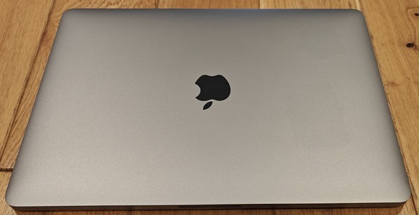 MacBook Pro 2020 13 2ghz i5 16GB RAM 500GB SSD 160 Cycles Good Condition - image 1