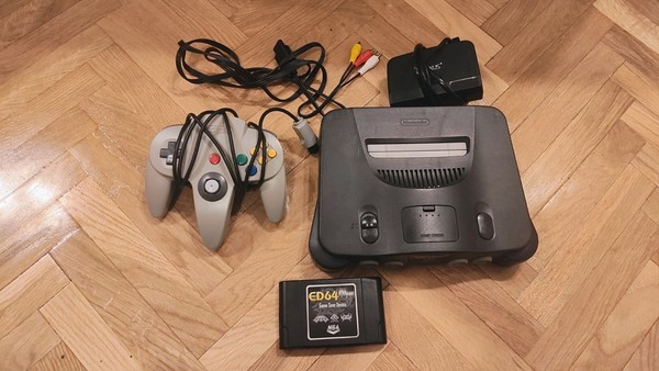Nintendo 64 (JPN) + ED64 Plus + Cables + Mando/Controller