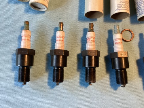 Vintage Box of 8 Mallory D+ Spark Plugs NEW OLD STOCK - Picture 7 of 13