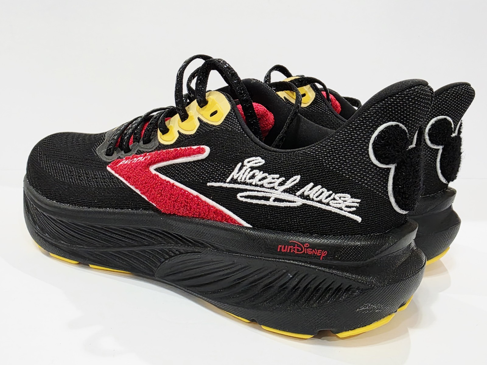 Brooks Ghost 17 MICKEY MOUSE RunDisney 2026 Limited Black Women 10 Wide D New thumbnail 10