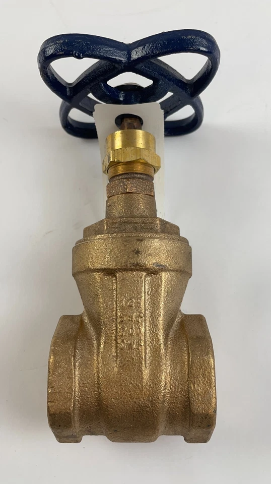 Nibco Gate Valve Threaded Bronze Solid Wedge Stem 1-1/2 inch 200 WOG - Image 2 of 4