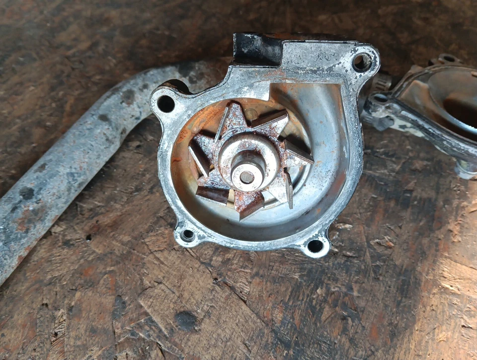 Kawasaki Ninja 900R ZX900A 1985 bomba de agua, motor bomba de agua de refrigeración carcasa C4 Foto 2 de 4