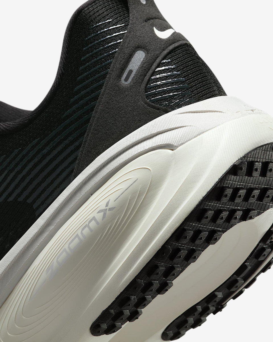 Nike Vomero 18 Black Coconut Milk Summit White HM6803-007  display picture 3