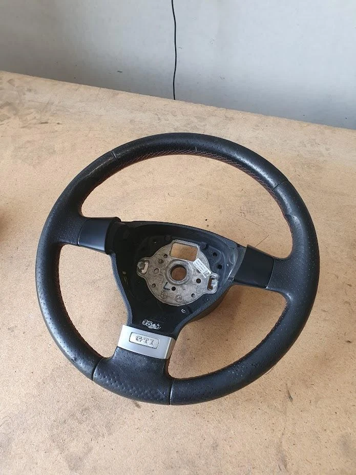 VOLKSWAGEN POLO VOLANTE CUERO, GTi, 9N, 11/05-04/10 Foto 2 de 4