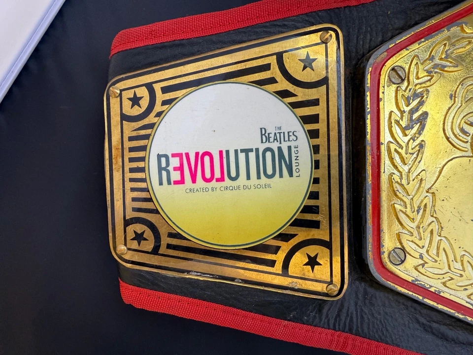 披头士 Love Cirque du Soleil XS 夜总会冠军拳击腰带 — 第 3/4 张图片