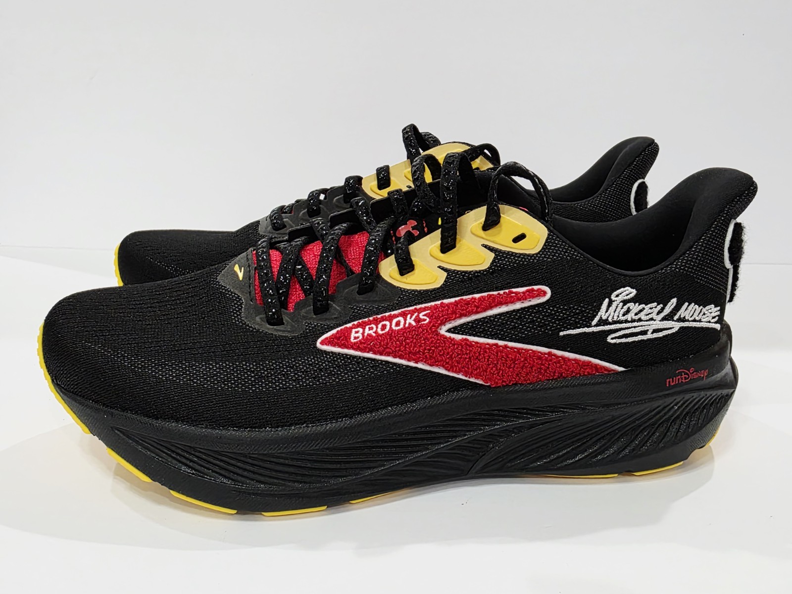 Brooks Ghost 17 MICKEY MOUSE RunDisney 2026 Limited Black Women 10 Wide D New thumbnail 11