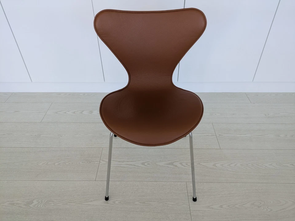 Sillas Fritz Hansen serie 7 con fundas de cuero Mertz Foto 3 de 4