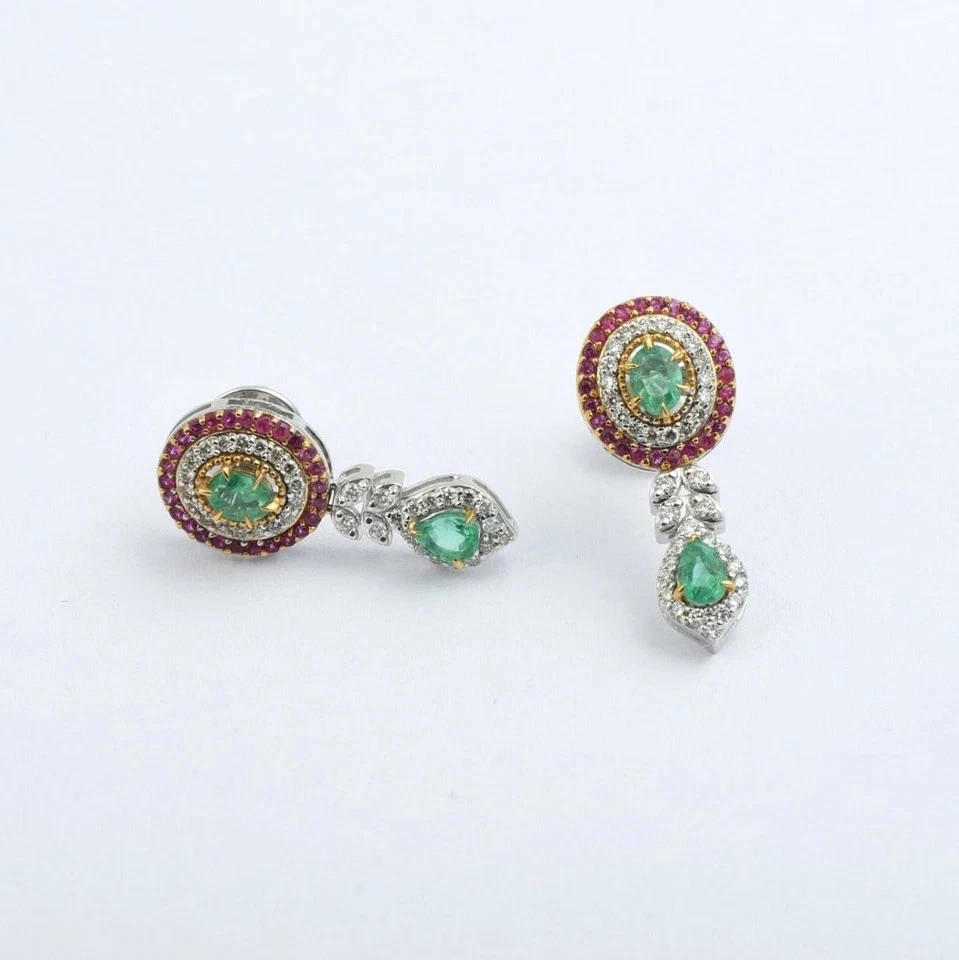 Pendiente colgante de esmeralda y rubí de corte ovalado de 2 quilates enchapado en oro de dos tonos de 14 quilates Foto 4 de 4