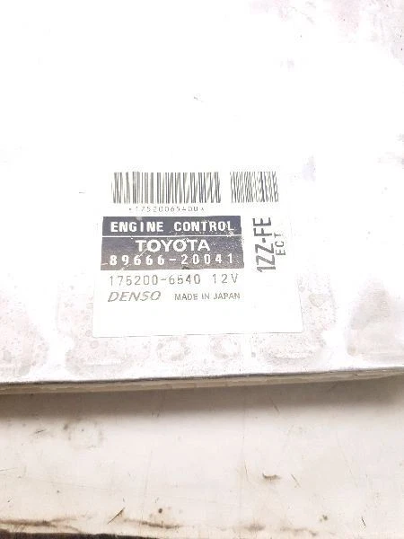 Toyota Celica 2000 motor módulo de control electrónico montaje ECM Foto 3 de 4