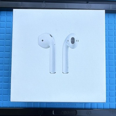 Apple AirPods White In-Ear Bluetooth Wireless Earbuds w/ Wireless Charging Case