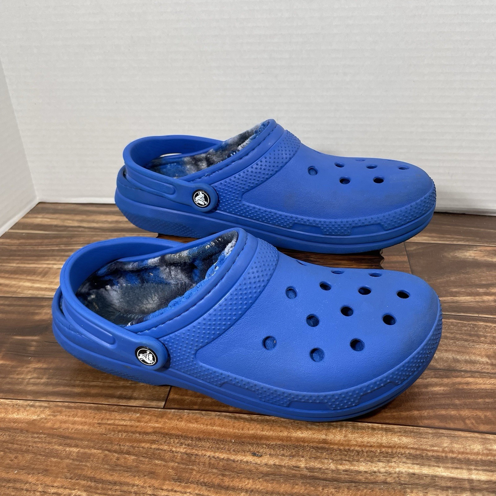 Men's Blue Lined Crocs Clogs Size 8 (Women's 10) - Preowned Comfort Shoes-image