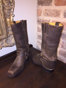 Frye ARNÉS para mujer Botas Talla 6 Suela De Neopreno Marrón Oscuro Nuevo  Sin Caja | eBay