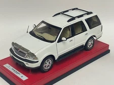 1/18 AutoArt Lincoln Navigator SUV  in White on Red Leather Base   AB222
