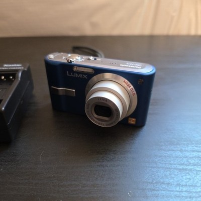 Panasonic LUMIX DMC-FX10-BLUE-6.0 MP-Digital Camera With Charger