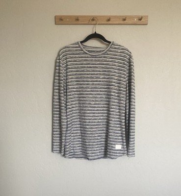 Quiksilver Women s White Blue Striped Knit Pullover Sweater Crew Neck S