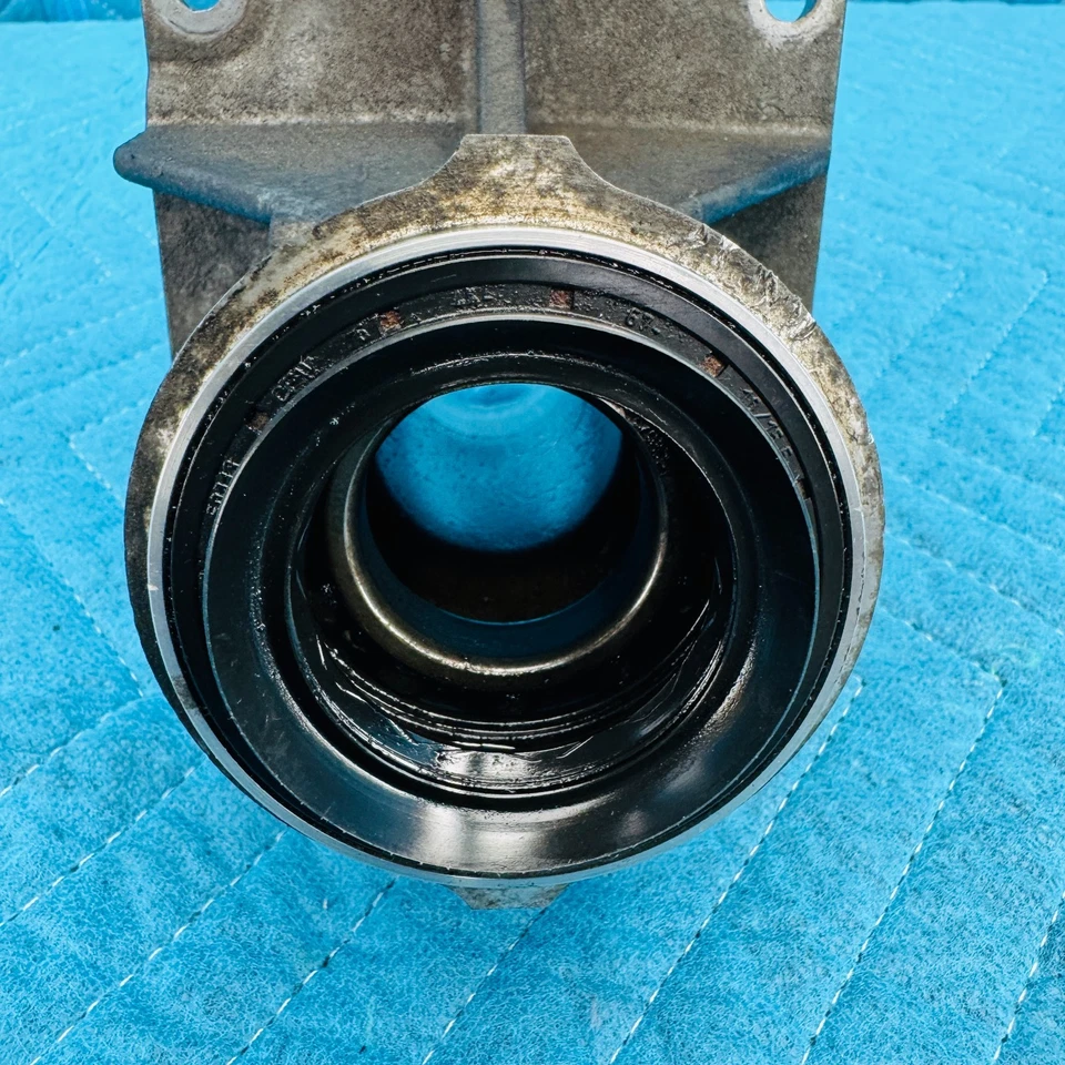 Soporte de soporte de cojinete de eje BMW 650i 2012-2017 OEM 592301 Foto 3 de 4