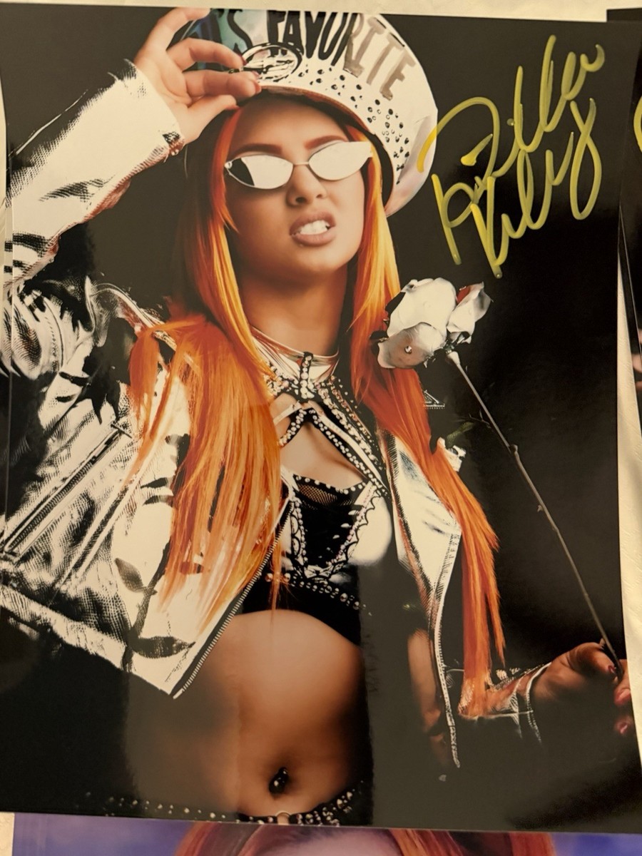 Gigi Dolin (Priscilla Kelly) Signed WWE NXT 8x10 HOT SEXY metalic