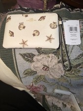 nwt coach wristlet new