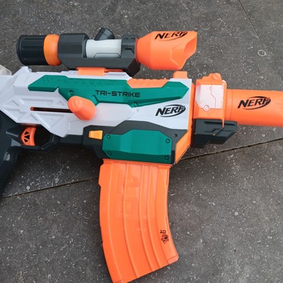 Nerf Blaster N-Strike Elite Modulus Tri-Strike mit Raketenwerfer und Munition