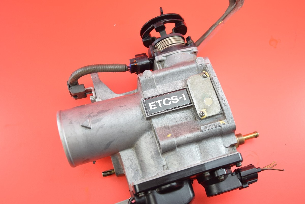1998-2005 Lexus GS300 GS400 Genuine OEM Throttle Body Assembly D5