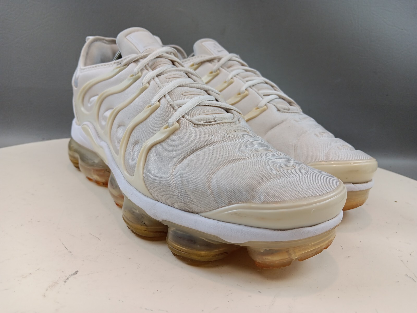 Nike Air Vapormax Plus Shoes Men's Size 10.5 Triple White Pure Platinum READ