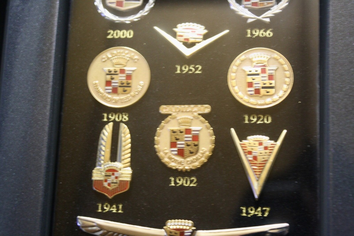 NEW CADILLAC COMMEMORATIVE 100 YEARS OF INNOVATION LOGO CREST PIN