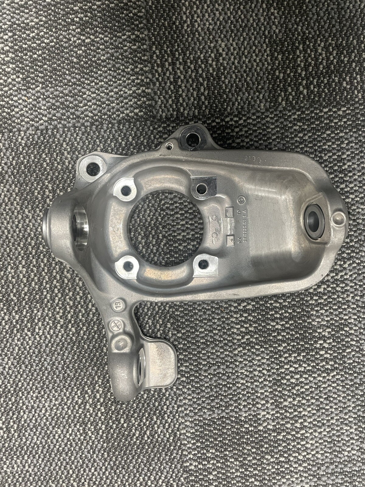 2004-2012 Maserati Front Right Spindle Knuckle Hub -242605 OEM