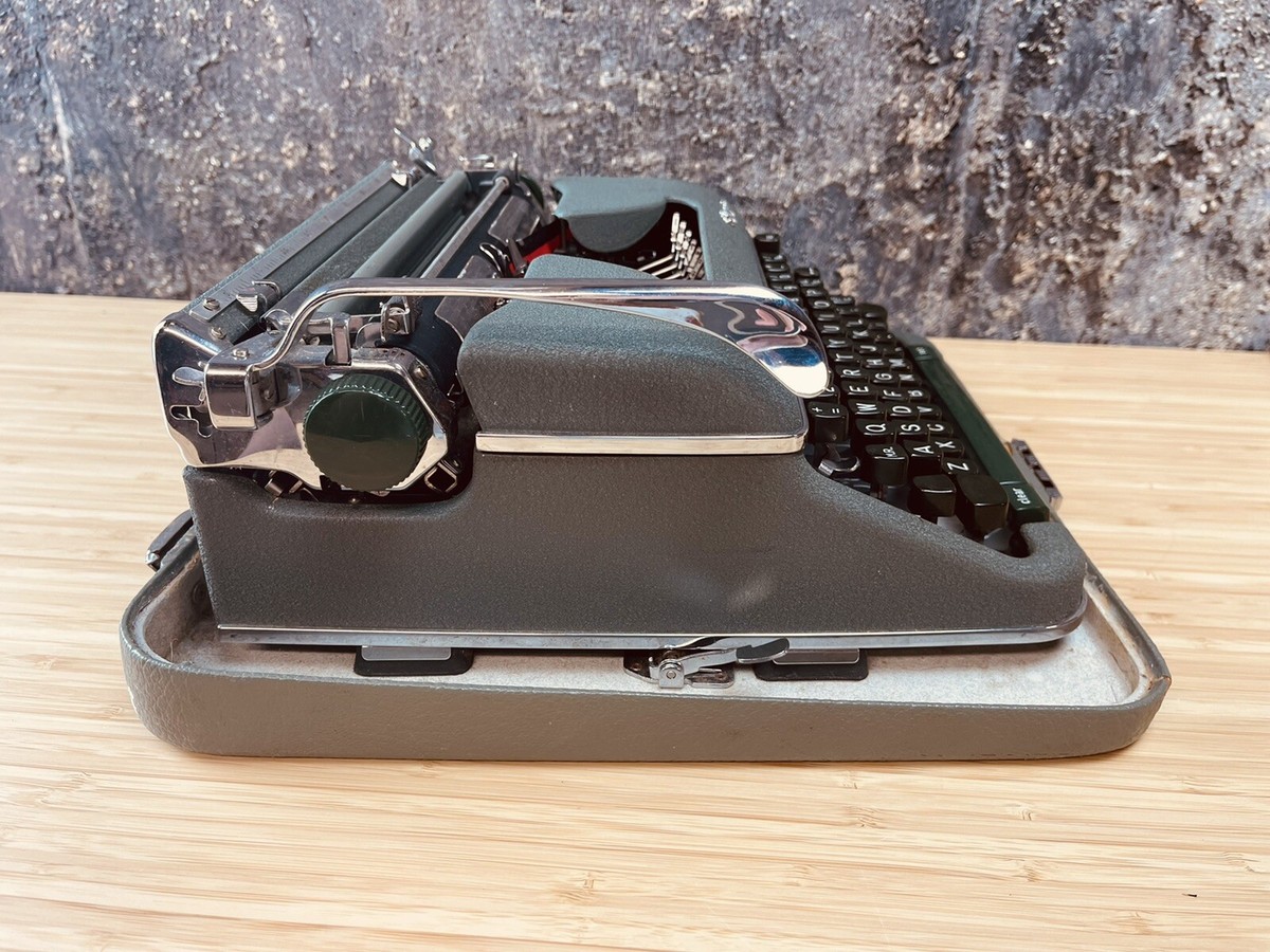 Working Vtg 1960s Olympia Typewriter SM3 De Luxe SM4 S Olive