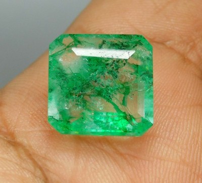 Natural green Emerald 11.70 Ct Colombian Radiant Cut Certified gemstone A-4057
