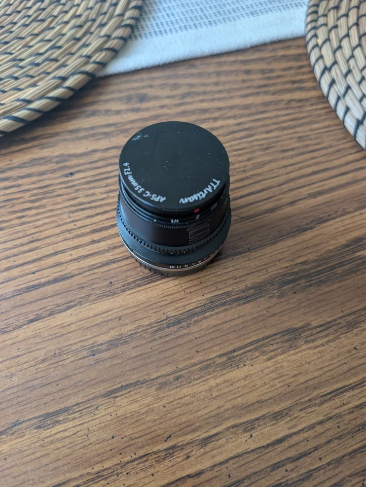 TTArtisan 35mm F1.4 APS-C Manual Focus Lens for Fuji X Mount Camera X-A10 X-A20 - Image 2 of 4