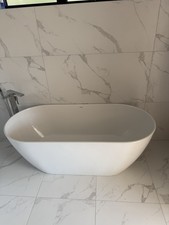 BATHTUB WHITE CERAMIC FREESTANDING